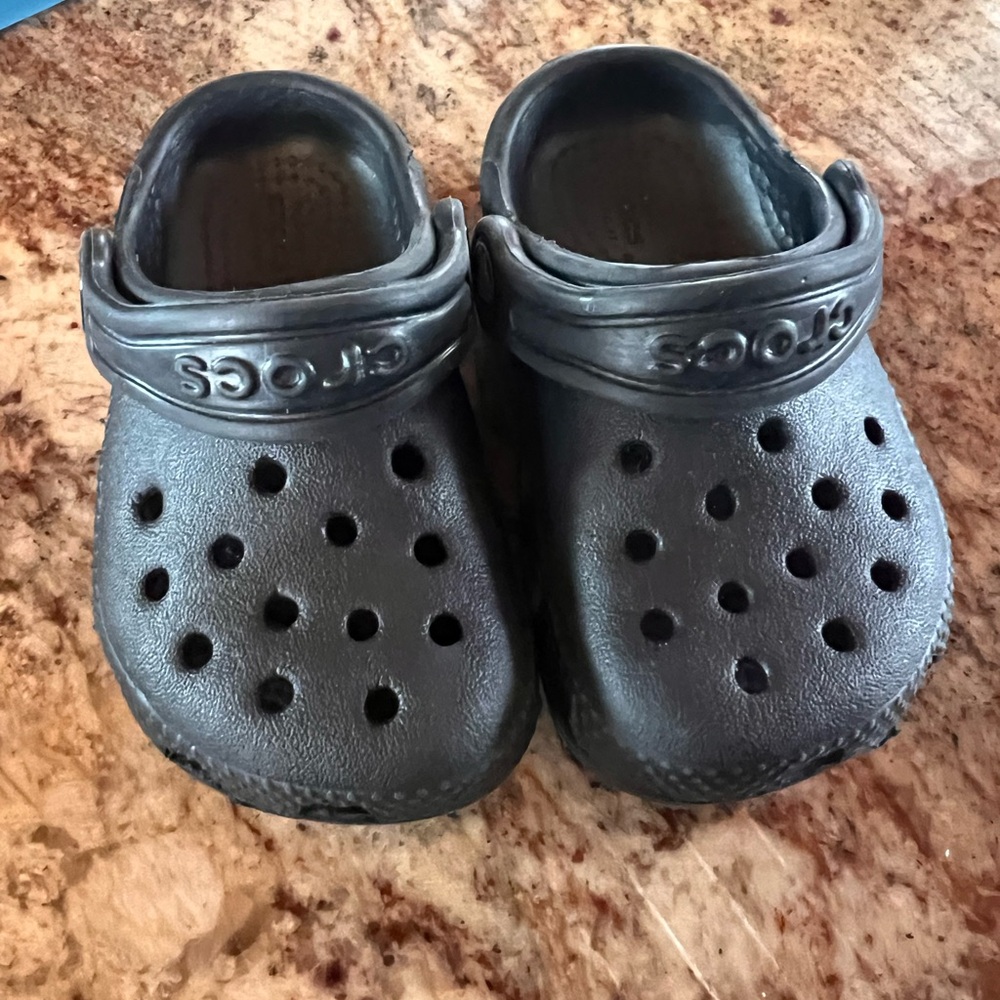 Toddler crocs